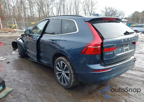 2022 Volvo Xc60 B5 Momentum z USA, uszkodzony, nr VIN YV4L12RK2N1972868
